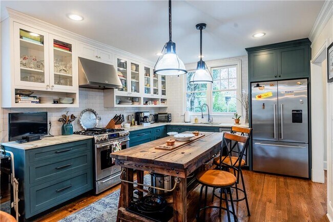 Building Photo - 360 8th St NE