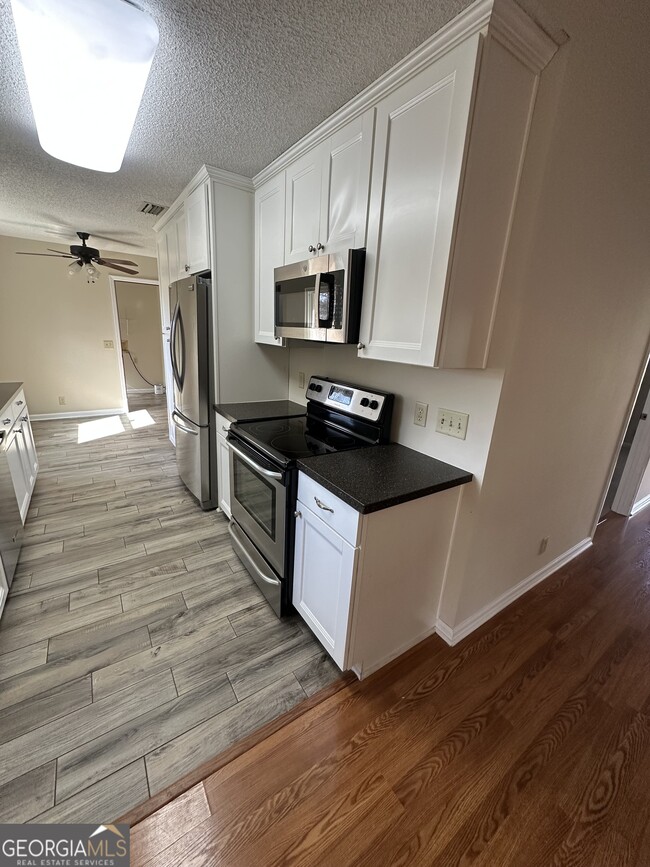 Building Photo - 205 Woodlawn Dr