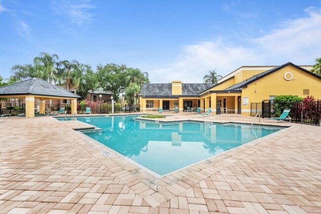 Building Photo - VENETIAN PLACE - 2nd floor • 1 BR 1 Bath -...