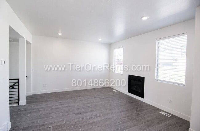 Building Photo - NO DEPOSIT option available for qualified ...