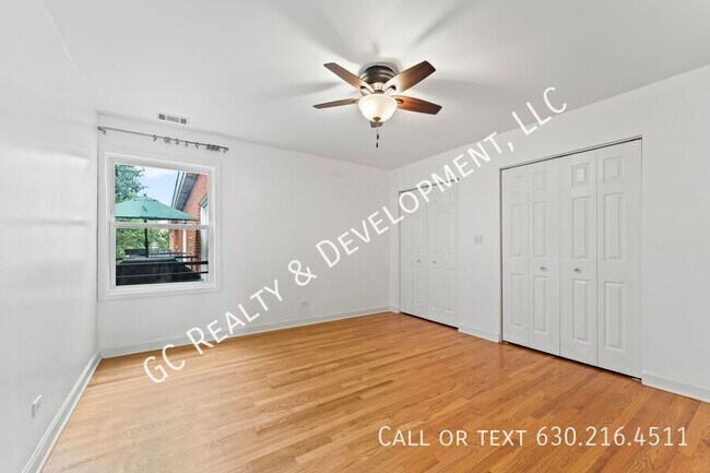 Building Photo - 6429 N Damen Ave