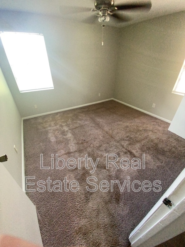 Building Photo - 228 Pointe S Dr