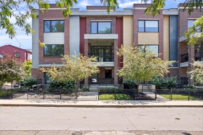 Building Photo - 1009 N Park Ave