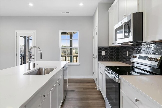 Building Photo - 3000 Zuma St