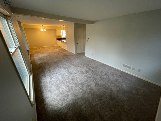 Building Photo - Charming 4 Bedroom Home in Downtown Shelbyville – Prime Location & Classic Comfort