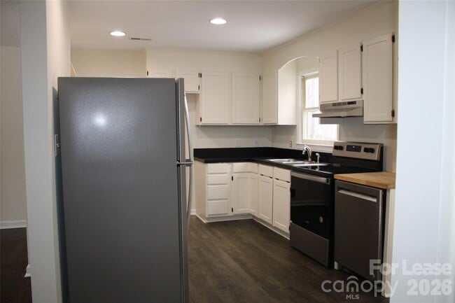 Building Photo - 428 Beaty St