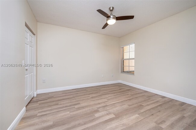 Building Photo - 2482 Centergate Dr