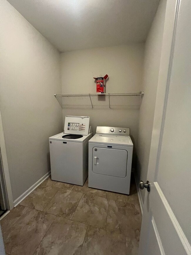 Building Photo - Large 3BR, 2BA in Windsor Plantation