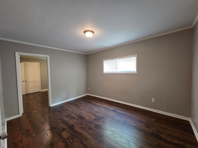 Building Photo - 3447 Dunn Ave