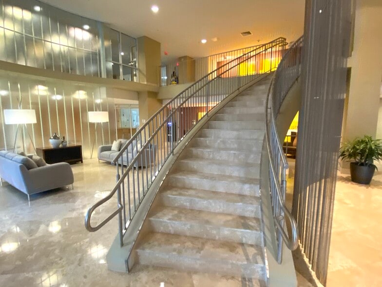 Lobby - 511 SE 5th Ave