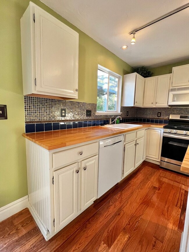 Building Photo - Charming 4 bed, 2 bath Home in North Fort ...