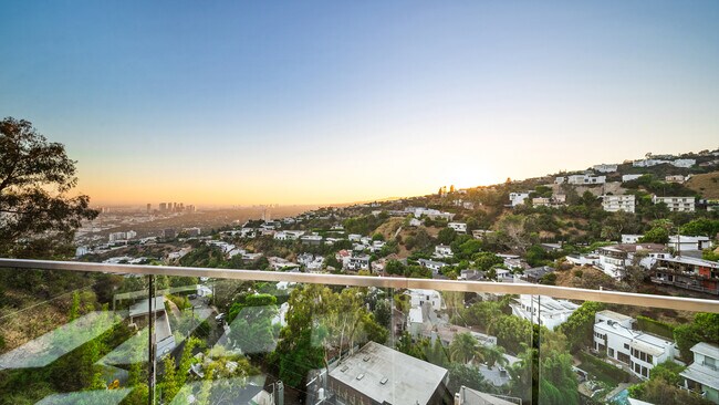 Building Photo - 1623 Viewmont Dr