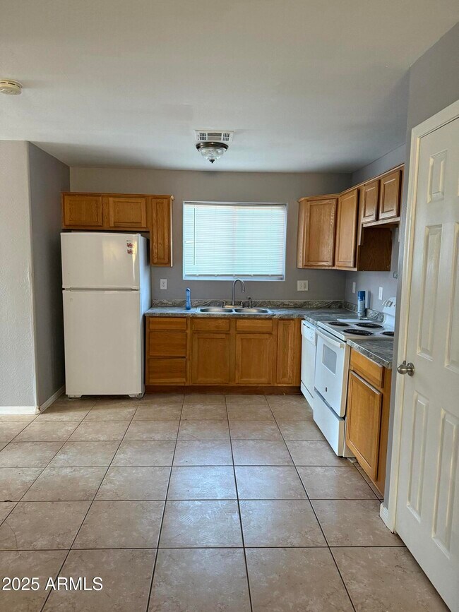 Building Photo - 929 W Cocopah St
