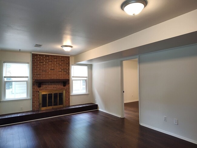 Building Photo - Charming split level home located in the Mcclintock Woods Community in Charlotte!