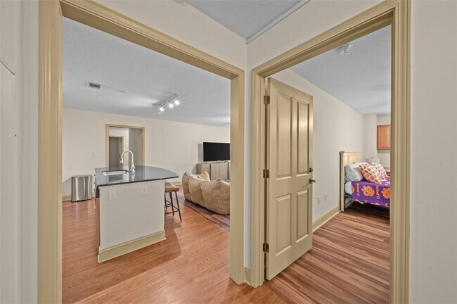 Building Photo - 1613 Muscovy Wy
