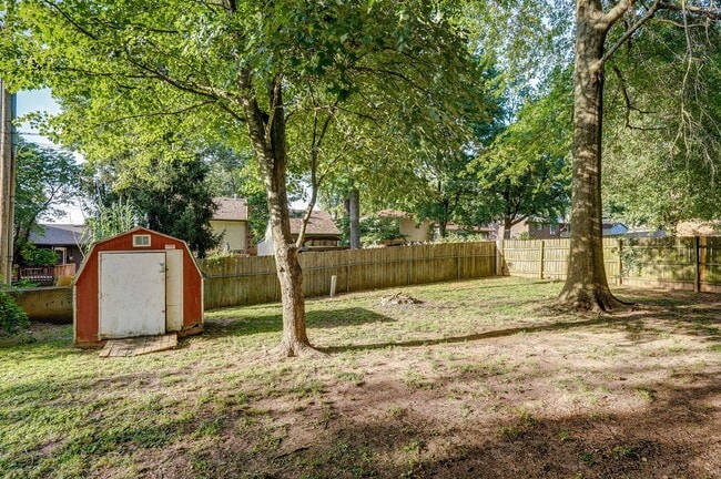 Building Photo - Charming 3 Bedroom House in Springfield!