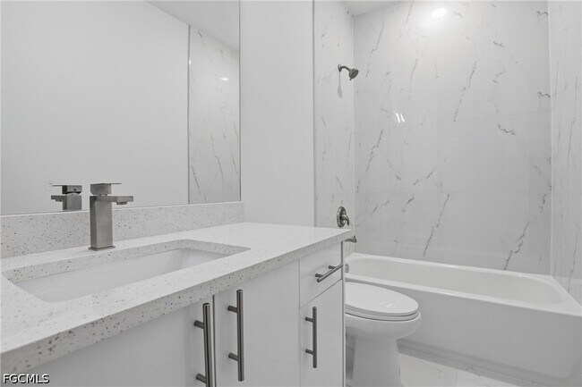 Building Photo - 721 Ivan Ave S
