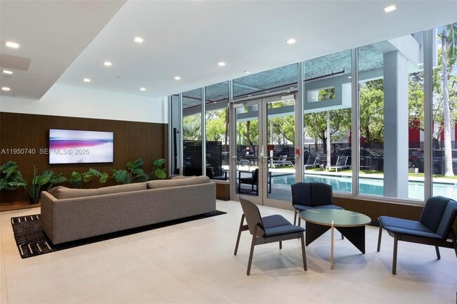 Building Photo - 13800 Highland Dr