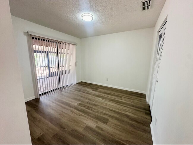 Building Photo - 107 Maplewood Dr
