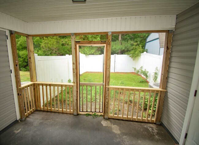 Building Photo - 102 Springwood Dr