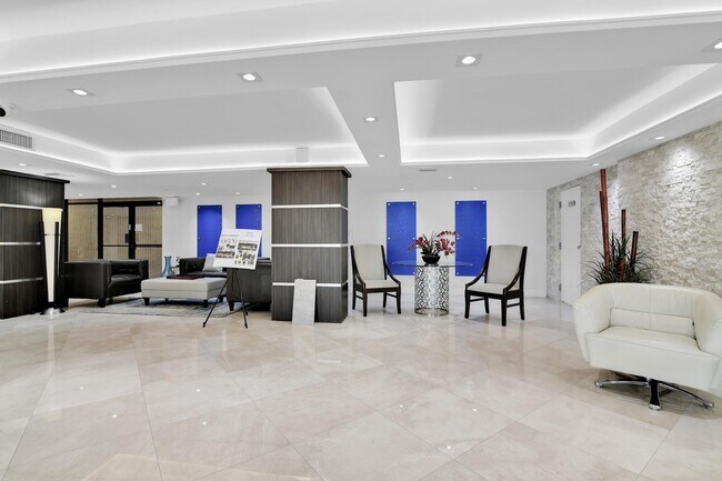 Building Photo - 1167 Hillsboro Mile