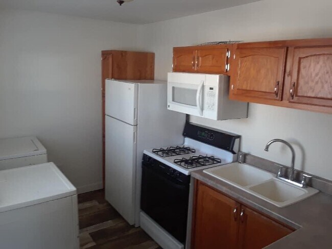 Building Photo - 1508 Scott St