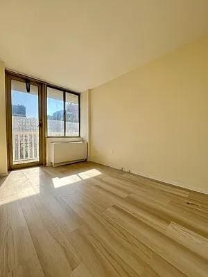 Building Photo - 50 Lexington Ave