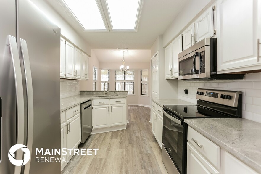 Building Photo - 8891 Ivymill Pl N