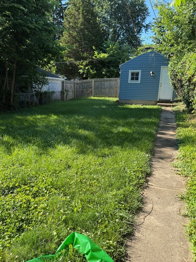 Building Photo - Cute 2 bedroom/1 bath Bunglow with garage in Dayton
