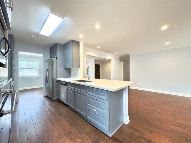 Building Photo - 1415 Mapleton Dr