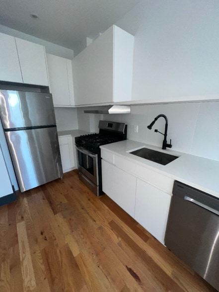 Building Photo - 568 Communipaw Ave