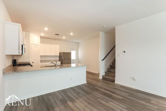 Building Photo - 2927 Jackson Smt