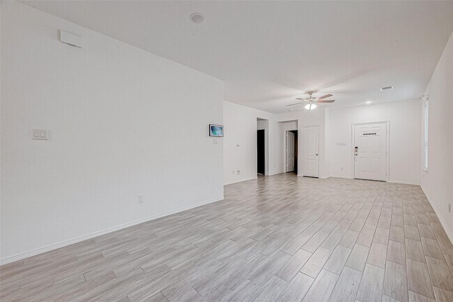 Building Photo - 25407 Northpark Lake Dr