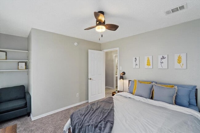 Building Photo - 200 Laurel Dr