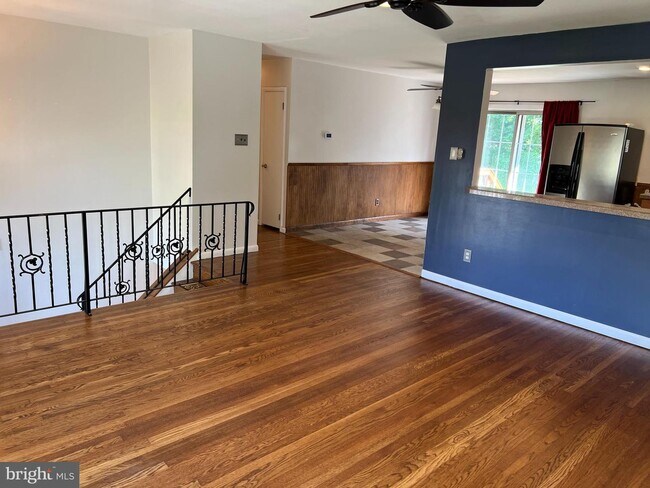 Building Photo - 22 Lamp Post Ln