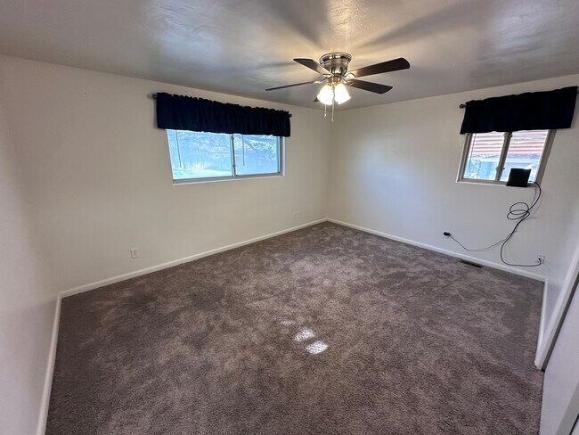 Building Photo - 94 Yale St