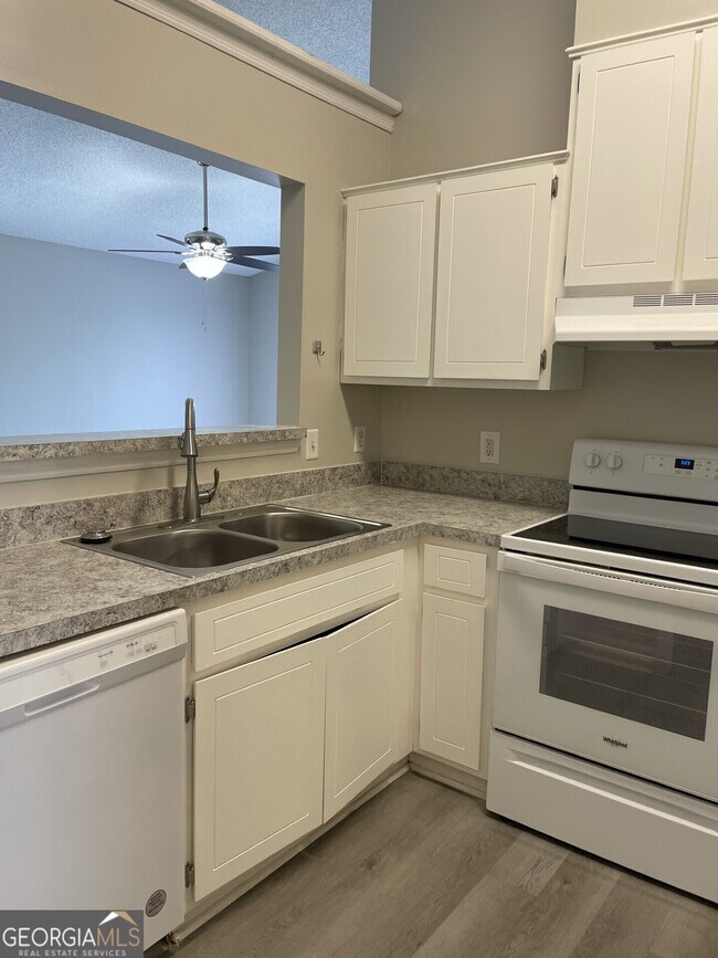 Building Photo - 304 Mission Forest Trail