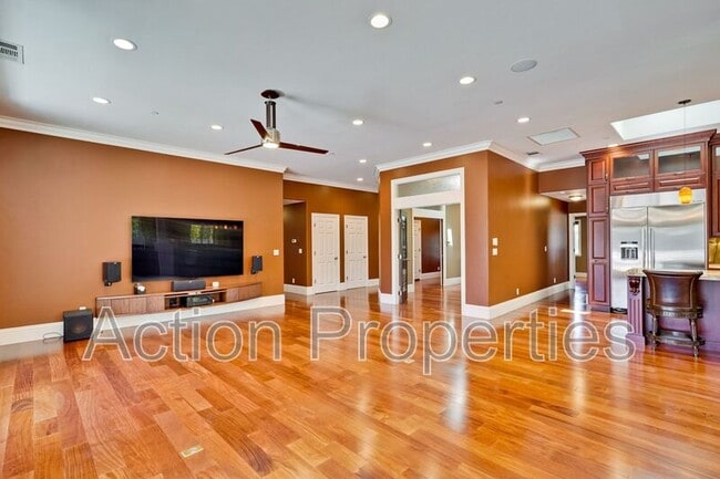 Building Photo - 1754 Granger Ave