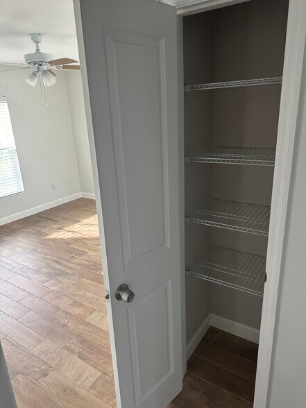 Building Photo - 1216 33rd Ave SW