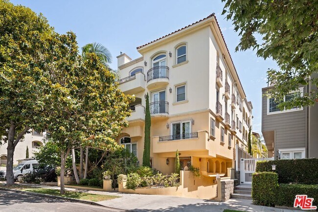 Building Photo - 1540 S Bentley Ave