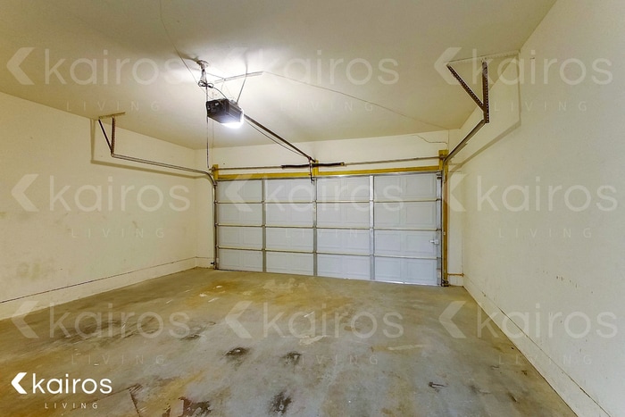 Building Photo - 914 W Pleasant Run Rd