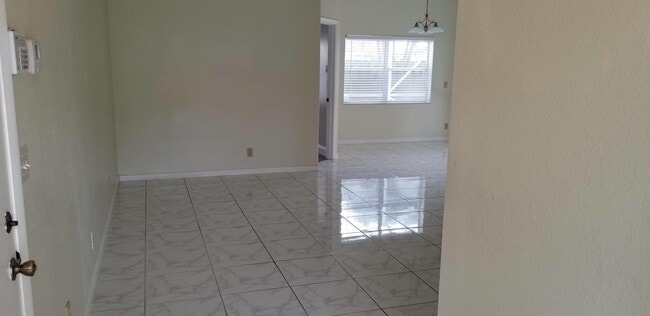 Building Photo - 10780 Cypress Lake Ter