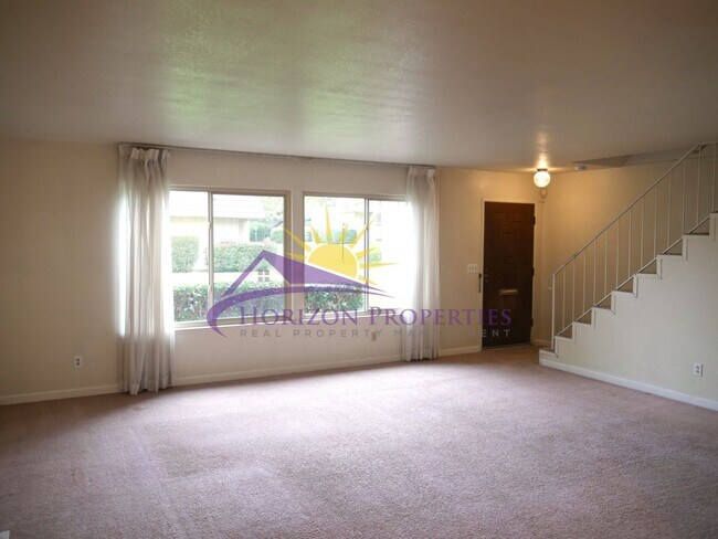 Building Photo - 3 Bed 2.5 Bath 1,380 sqft Townhome in Carmichael