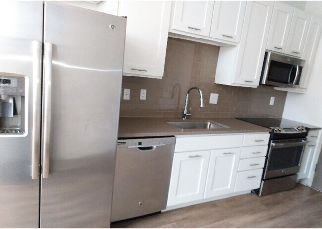 Building Photo - Lafayette 500