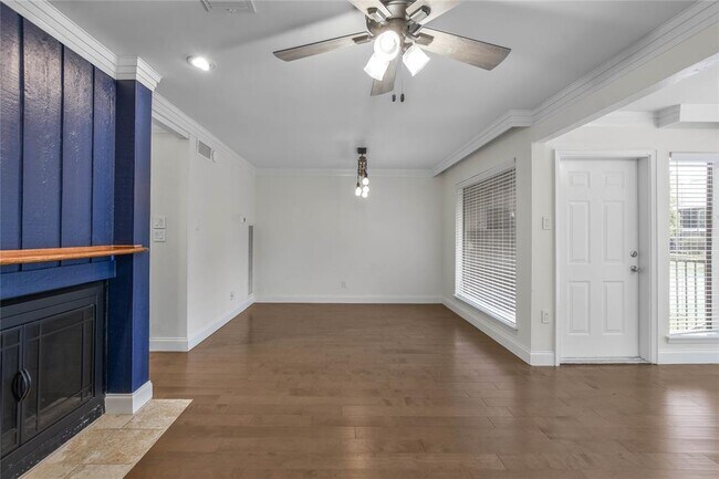 Building Photo - 195 World of Tennis Sq