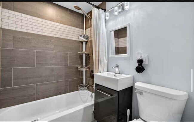 Building Photo - 14928 Walnut Dr