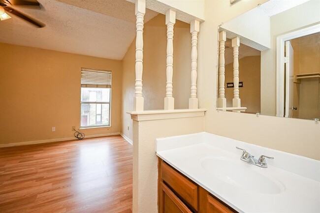 Building Photo - 12300 Brookglade Cir