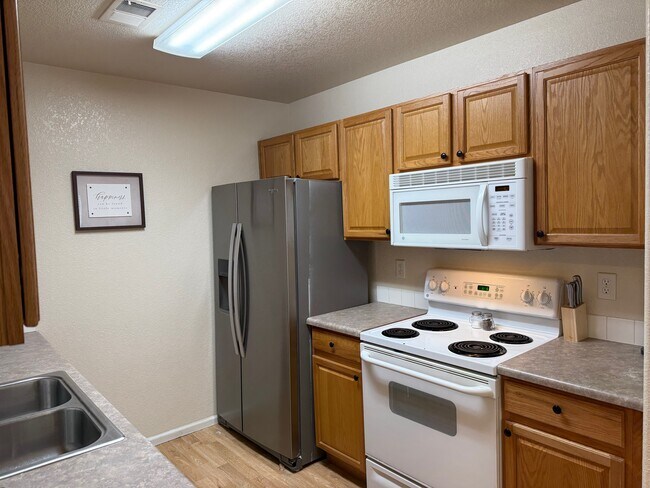 Building Photo - 802 Waterglen Dr