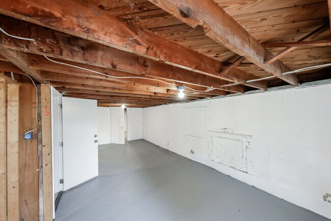 Building Photo - 2568 Forestdale Blvd