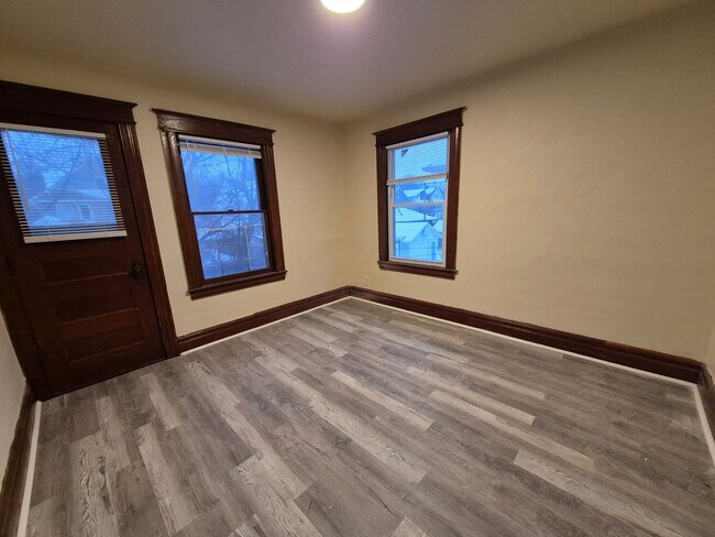 Building Photo - 205-207 Magee Ave